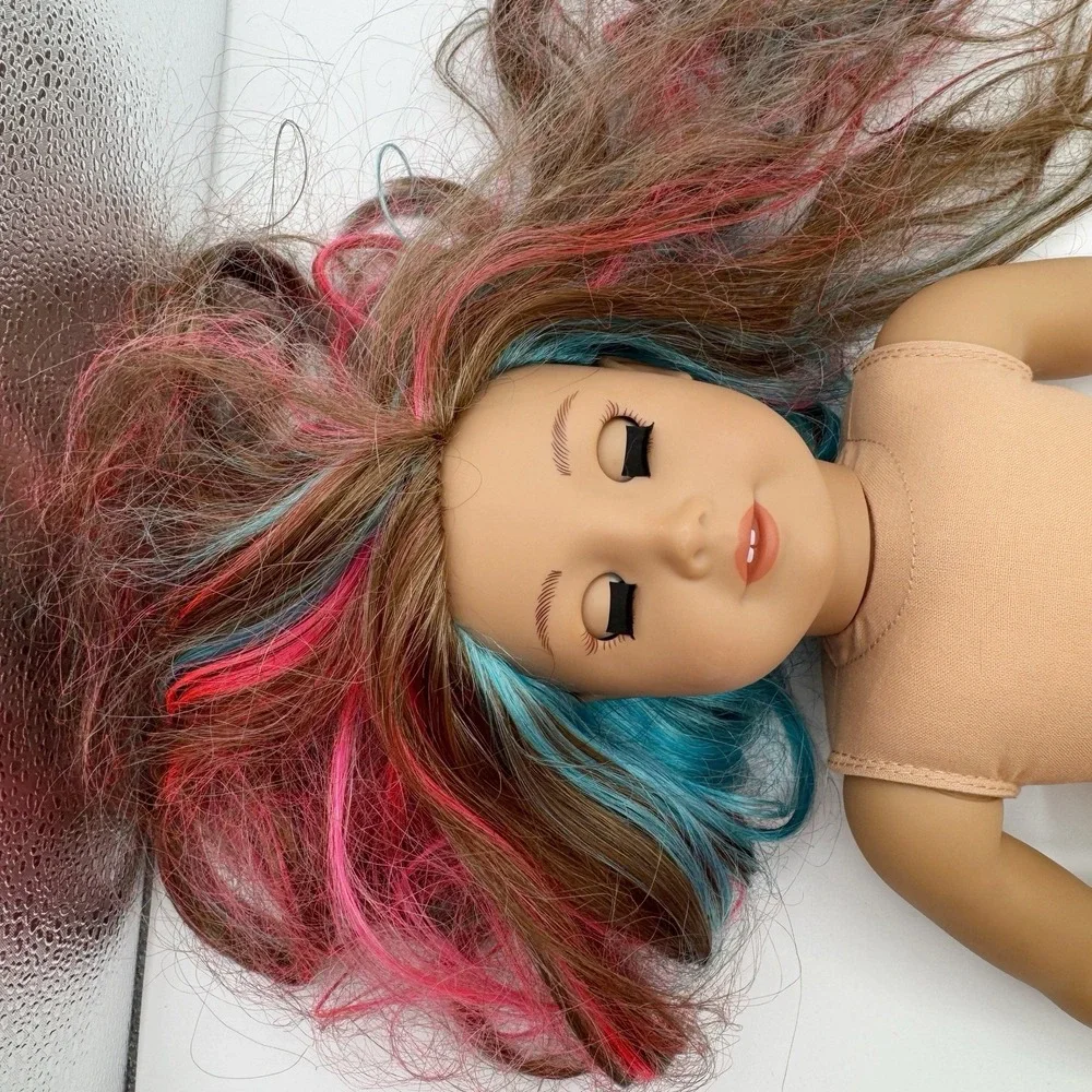 American Girl Truly Me Doll #101 Gray Eyes, Caramel Hair Pink Blue Highlights A1